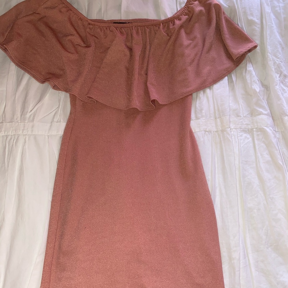 Body con pink/nude off the shoulder dress